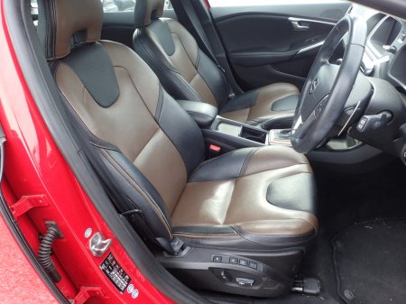 2016 Volvo V40 2.0 D4 CROSS COUNTRY BLACK SERIES DIESEL 190 BHP AUTOMATIC // FULL LEATHER ELECTRIC SEATS // REVERSING CAMERA // CRUISE CONTROL // LANE ASSIST // FULL HARMAN KARDON SURROUND SOUND SYSTEM // TOP SPEC €14,950 thumbnail