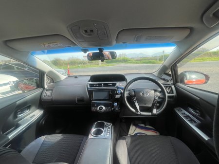 2014 Toyota Prius Alpha - thumbnail 9