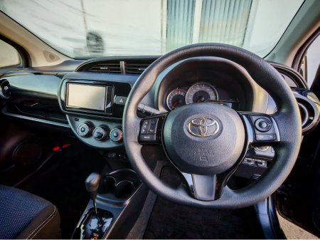 2018 Toyota Yaris - thumbnail 11