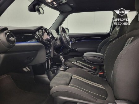 2024 MINI Hatch 3-Door Cooper Sport €29,975 thumbnail