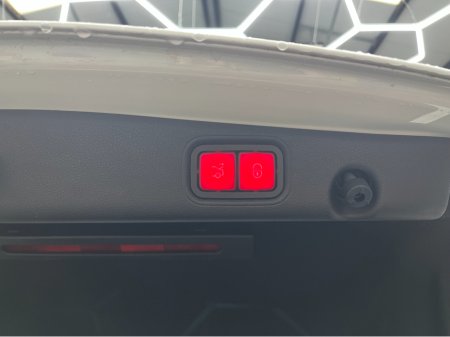 2019 Mercedes-Benz E Class 2019 MERCEDES-BENZ E220D ADVANTGARDE 2.0 AUTOMATIC / CRUISE CONTROL / 360° PARKING CAMERA / ELECTRIC MEMORY & HEATED SEATS / PANORAMIC SUNROOF / PADDLE SHIFTERS / APPLE CARPLAY / AMBIENT LIGHTS thumbnail