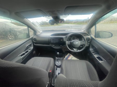 2017 Toyota Yaris - thumbnail 10