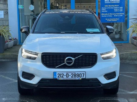 2021 Volvo XC40 R-DESIGN T4 1.5 RECHARGE PHEV // TILT & SLIDE PAN ROOF // 19" R-DESIGN ALLOYS // FULL SERVICE HISTORY €25,950 thumbnail