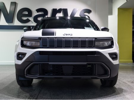 2026 Jeep Avenger 4XE Upland €39,995 thumbnail