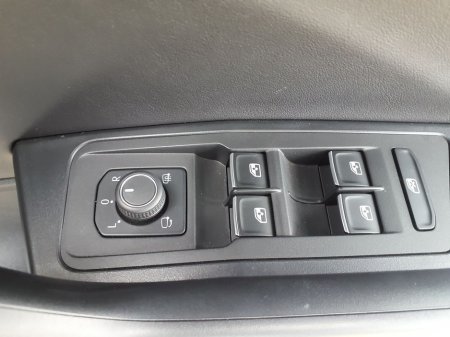 2023 Volkswagen T-Roc 2.0 TDi Sport DSG 150PS €30,950 thumbnail