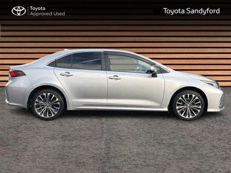2025 Toyota Corolla COROLLA LUNA SPORT SALOON €34,945 thumbnail