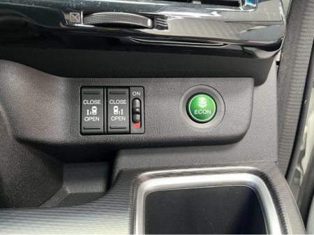 2018 Honda Stepwagon - thumbnail 12