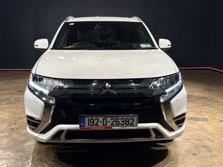 2019 Mitsubishi Outlander 2.4 AUTOMATIC HYBRID - ALLOY WHEELS - ELECTRIC SEATS - HEATED SEATS - HEATED STEERING WHEEL - HEATING / AC CONTROLS - REVERSE CAMERA - MULTI FUNCTION €21,950 thumbnail