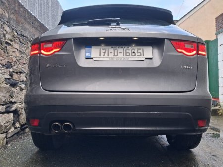 2017 Jaguar F-Pace 2.0 i4 D 180PS Prestige RWD €12,750 thumbnail