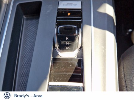 2025 Volkswagen Golf EDITION 75 PHEV 1.5 TSI 150BHP €36,950 thumbnail