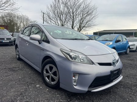 2013 Toyota Prius - thumbnail 1