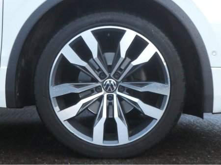 2023 Volkswagen Tiguan R-LINE 2.0 TDI MANUAL 6SPEED FWD 150HP 5DR €40,450 thumbnail