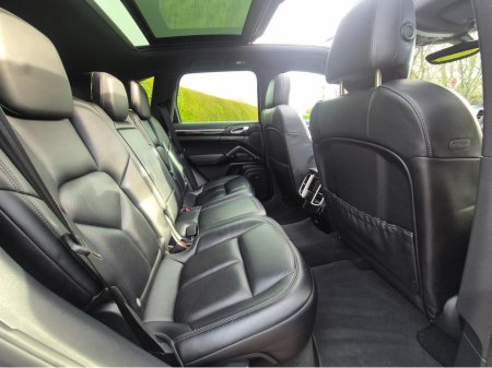 2016 Porsche Cayenne 3.0 S E-HYBRID 5DR AUTO €32,995 thumbnail