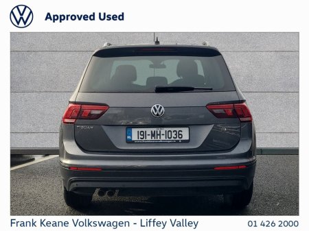 2019 Volkswagen Tiguan COMFORTLINE AUTO 2.0 TDI 150HP *INDIUM GREY METALLIC* €24,895 thumbnail