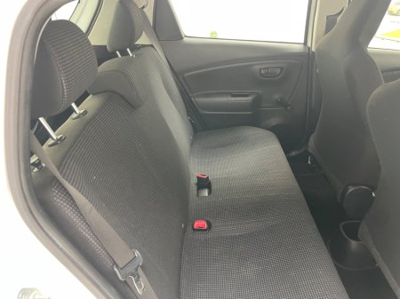 2018 Toyota Yaris - thumbnail 13