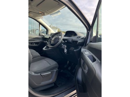 2021 Peugeot Partner  thumbnail