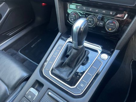 2018 Volkswagen Passat HIGHLINE R-LINE PACK 2.0 TDI // 360 PARKING CAMERAS // LEATHER HEATED & COOLED SEATS // BRAND NEW 19" R-LINE ALLOYS €22,950 thumbnail