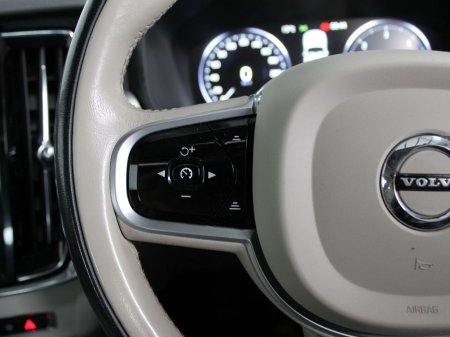 2020 Volvo V90 D4 MOM AT 5DR Auto €33,750 thumbnail