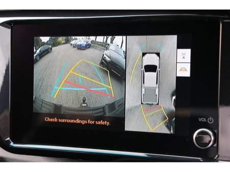 2025 Toyota Hilux Invincible X * Roll cover and bars inc €66,358 thumbnail