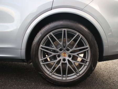 2024 Porsche Cayenne E-Hybrid Coupe €105,000 thumbnail