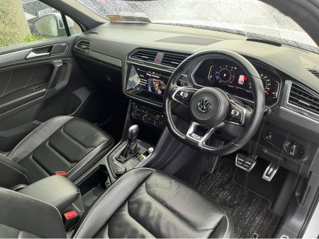 2020 Volkswagen Tiguan R-LINE 4MOTION AUTOMATIC 2.0 DIESEL //MASSIVE SPEC//DYNAUDIO SOUND SYSTEM//FULL LEATHER HEATED SEATS//360 PARKING CAMERAS//HEAD UP DISPLAY// €35,950 thumbnail