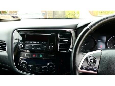 2015 Mitsubishi Outlander - thumbnail 10