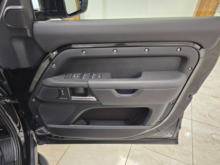 2025 Land Rover Defender - thumbnail 11