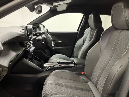 2025 Peugeot 2008 - thumbnail 18