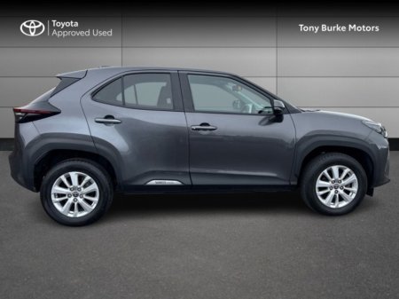 2023 Toyota Yaris Cross - thumbnail 3