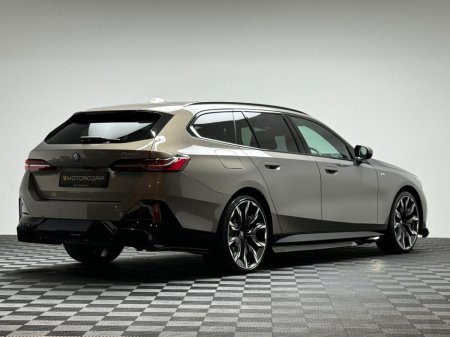 2025 BMW 5 Series - thumbnail 6