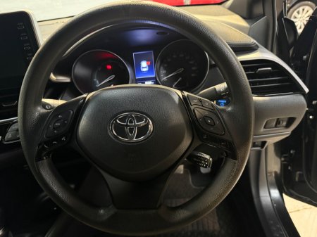 2020 Toyota C-HR 1.8 HYBRID LUNA €21,890 thumbnail