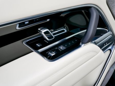 2025 Land Rover Range Rover SWB 3.0 I6 PHEV Autobiography €159,950 thumbnail