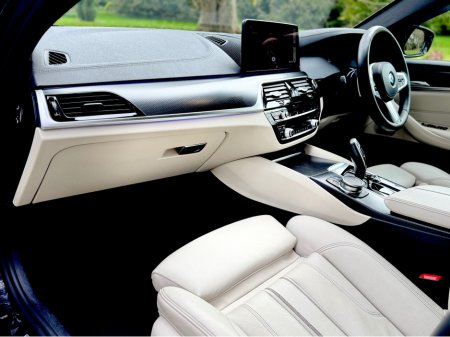 2021 BMW 5 Series - thumbnail 19