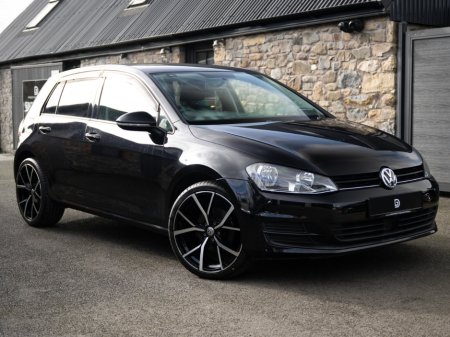 2014 Volkswagen Golf - view 3