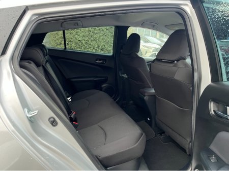 2021 Toyota Prius S 4WD AUTOMATIC HYBRID 1.8 PETROL //KEYLESS ENTRY//REVERSE CAMERA//ADAPTIVE CRUISE CONTROL// €19,950 thumbnail