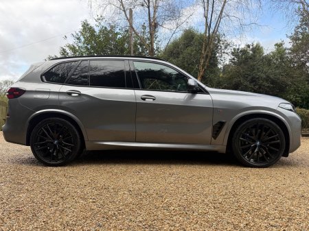 2025 BMW X5 50E M SPORT PRO XDRIVE *Tech Pack…SkyLounge…22 inch Alloys* €97,950 thumbnail
