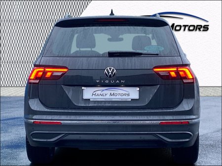2021 Volkswagen Tiguan LIFE 2.0 TDI MANUAL 6SPEED FWD 122BHP 5 €24,450 thumbnail