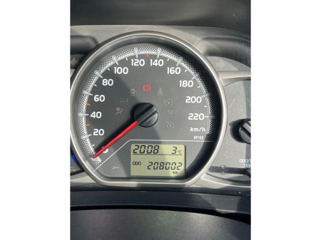 2016 Toyota Yaris - thumbnail 13