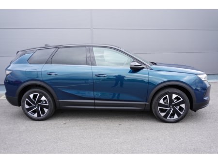 2025 Opel Grandland GS LUX Hybrid €49,950