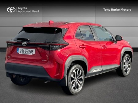 2025 Toyota Yaris Cross - Save EUR 3,500 - LunaSport Monotone - 1.5 Hybrid - Automatic - EUR 180 Tax // Remote Central Locking // Front Electric Windows // Rear Electric Windows // Electric Mirrors // Apple Carplay €33,890