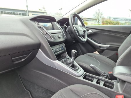 2018 Ford Focus - thumbnail 14