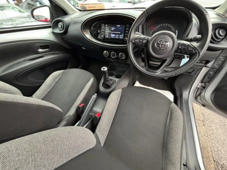 2022 Toyota Aygo 1.0 VVT-i x-play Smartphone €13,900 thumbnail
