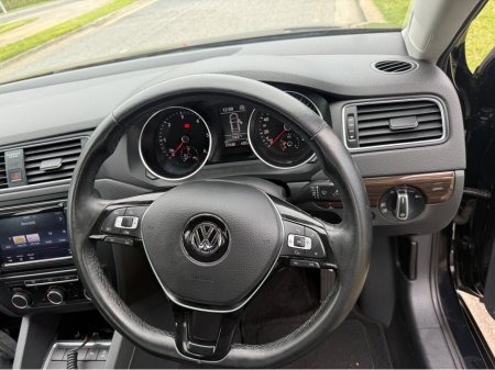 2017 Volkswagen Jetta - thumbnail 12