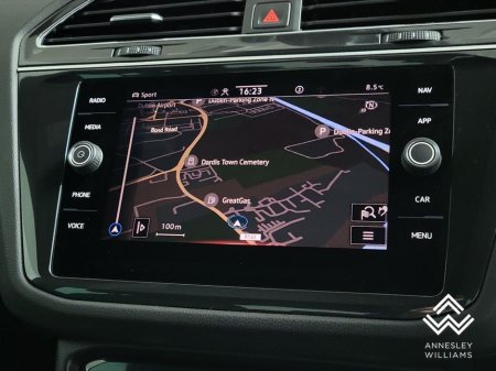 2023 Volkswagen Tiguan Tiguan R-Line Tsi Phev €38,950 thumbnail