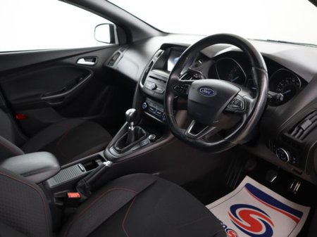 2017 Ford Focus - thumbnail 9