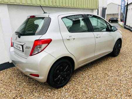 2012 Toyota Yaris 1.0 VVT-i 3Dr Luna €5,950 thumbnail