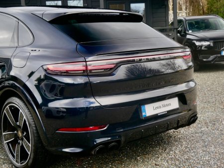 2023 Porsche Cayenne 3.0 V6 E-Hybrid 4WD Auto €87,950 thumbnail