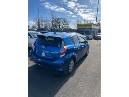 2018 Toyota Aqua - view 4