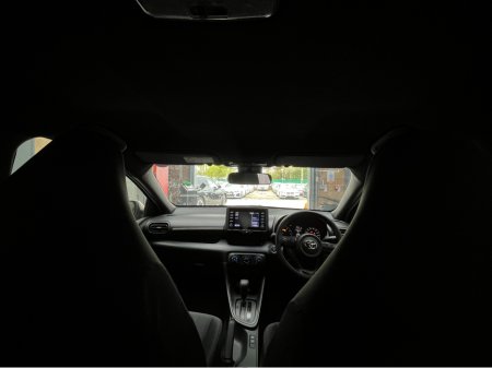 2021 Toyota Yaris - thumbnail 11