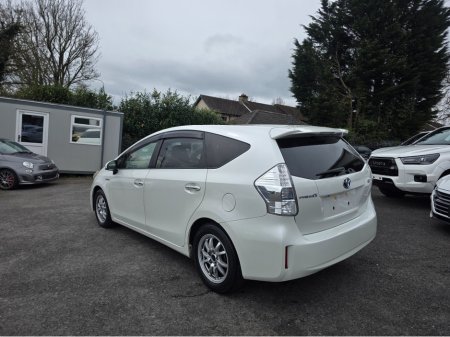 2014 Toyota Prius Alpha - thumbnail 10